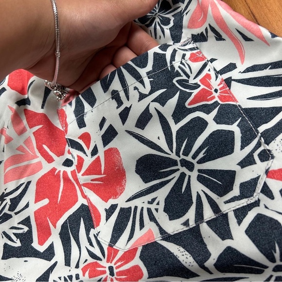 Maui and SonsMen’s Athletic Shorts Red and Black Size L - Picture 6 of 10